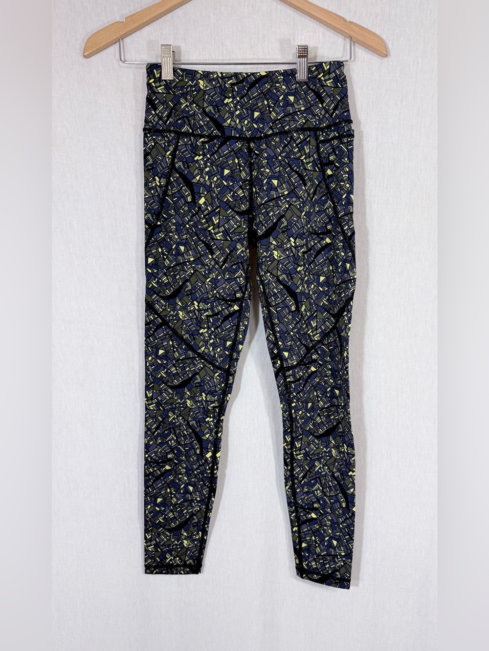 Sweaty Betty XS full length black grey and neon map Patterned Leggings